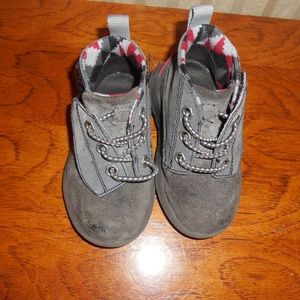 BOYS UGG CANOE CHUKKA SNEAKERS SIZE 6